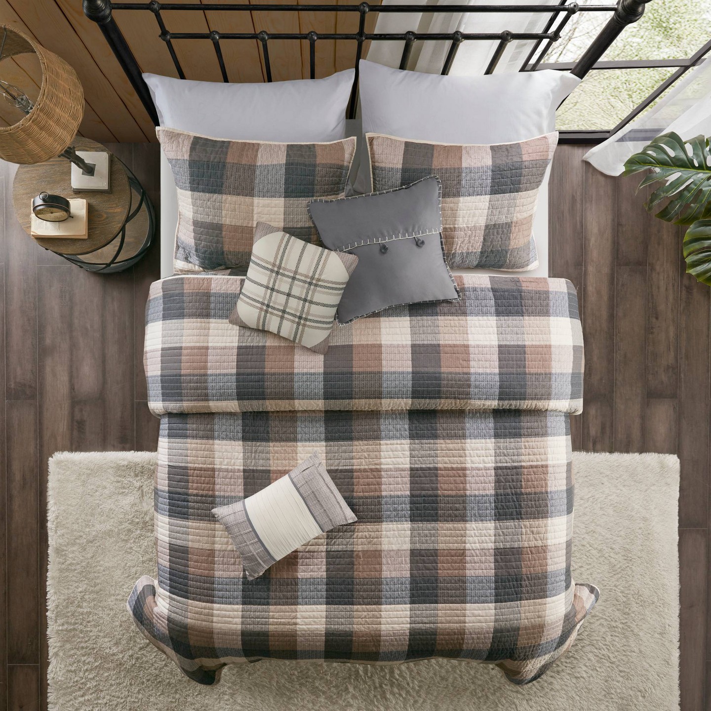 Постельное бельё Madison Park 6pc Full/Queen Warren Herringbone Quilted Reversible Coverlet Set with Decorative Pillows Neutral: Lightweight Polyester Bedding Set — фото 1