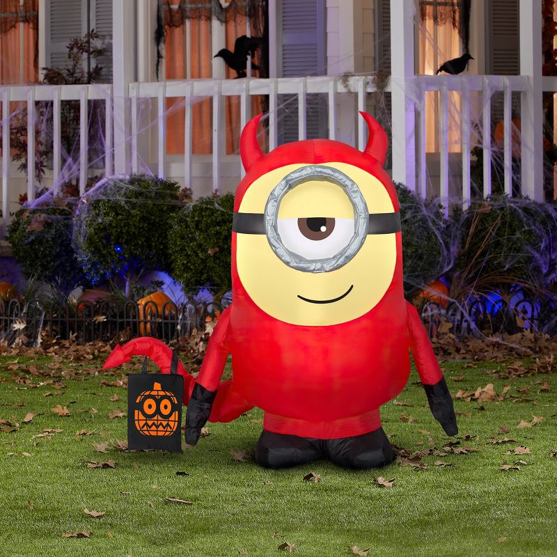 42" Inflatable Halloween Minion Dave, 2 of 4