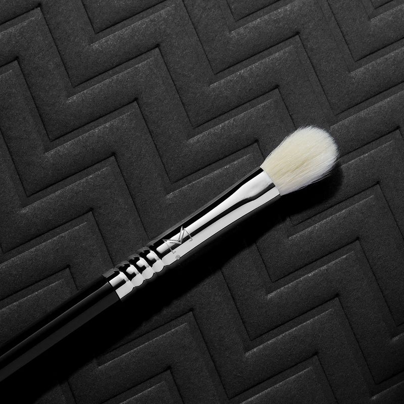 Sigma Beauty E24 Diffused Blend™ Brush, 4 of 5