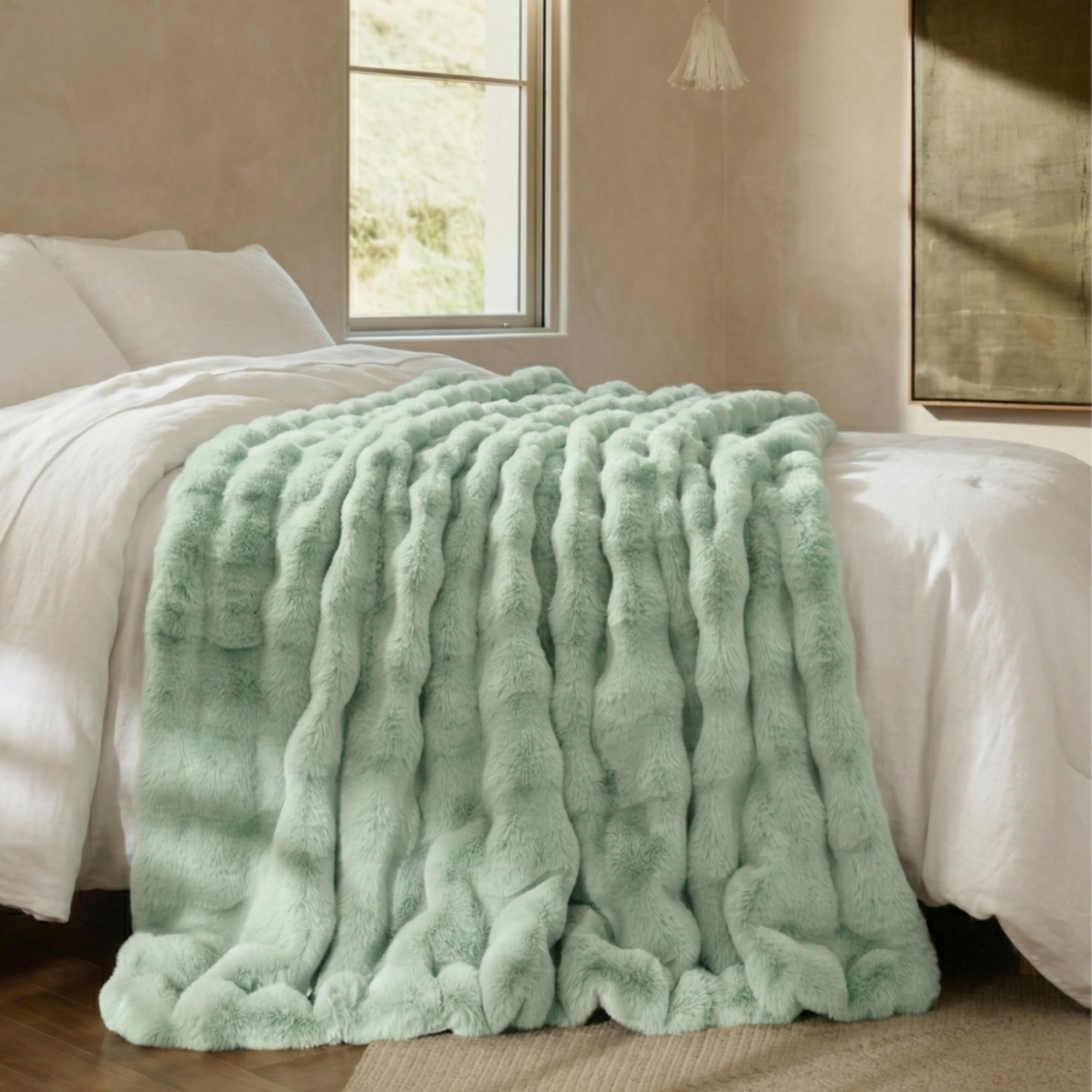 Ultra-Soft Bubble Faux Fur Throw Blanket Luxury Dual-Sided Rabbit Fur Blanket for Couch, Bed, Gift