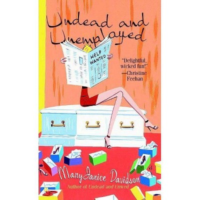 Undead and Unemployed - (Queen Betsy) by  Maryjanice Davidson (Paperback)