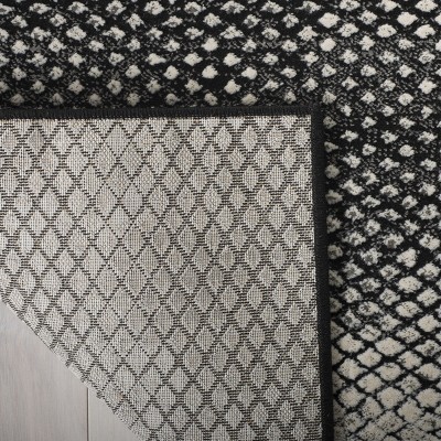 Lurex Abstract Black and Ivory Synthetic 4' x 6' Area Rug