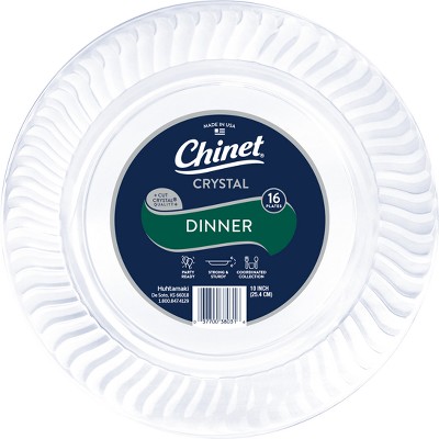 Traditional Christmas Tableware Pack: Disposable Paper Plates