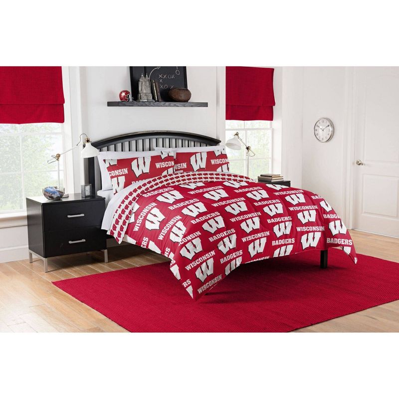 NCAA Wisconsin Badgers Rotary Bed Set, 1 of 4