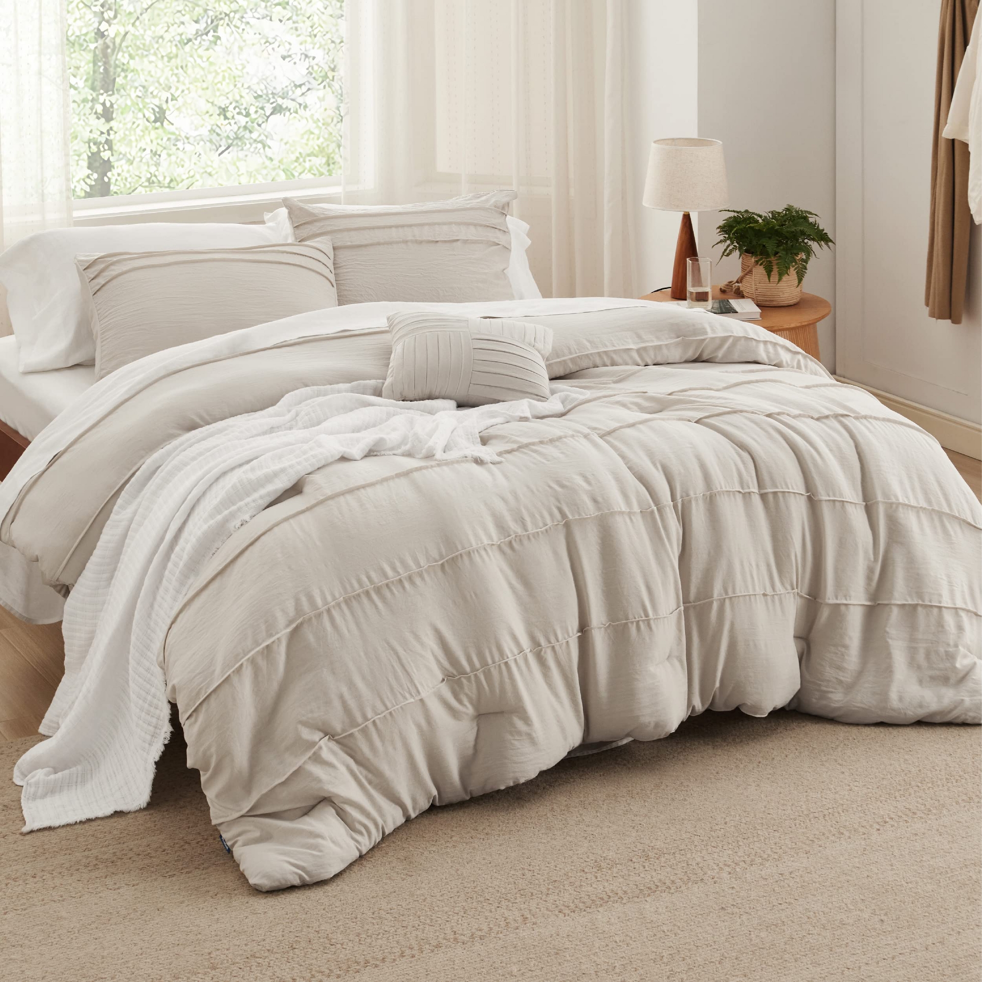 Bedsure Beige King Size Comforter Set - 4 Pieces Pinch Pleat Bed Set, Down Alternative Bedding Sets for All Season, 1 Comforter, 2 Pillowcases, 1 Deco