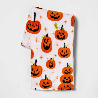 Pumpkin Halloween Throw Blanket White/Orange - Hyde & EEK! Boutique™