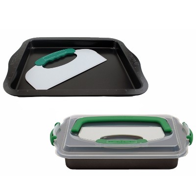Covered cake pan with slicer