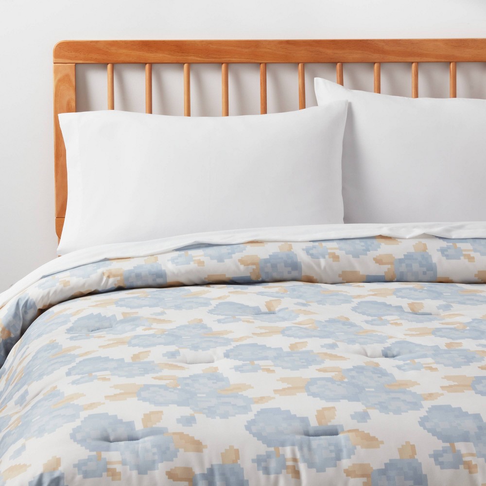 Full/Queen Microfiber Comforter Reversible Light Blue Floral - Room Essentials™