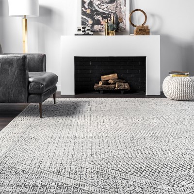 Reversible Gray Geometric 5' x 7' Easy-Care Synthetic Area Rug