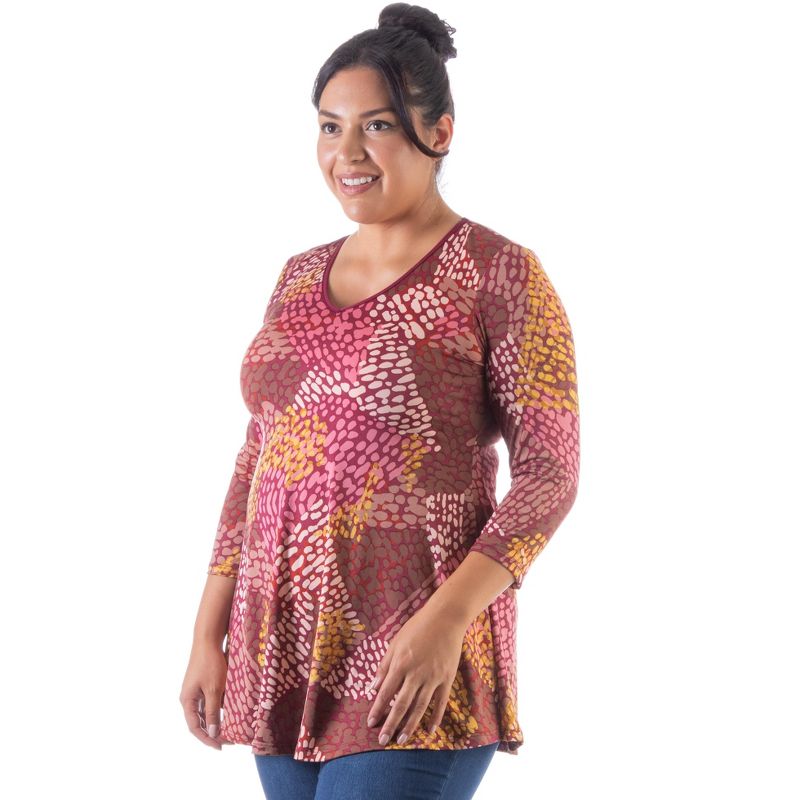 24seven Comfort Apparel Womens Red Print Plus Size V Neck Three Quarter Sleeve Tunic Top, 2 of 5