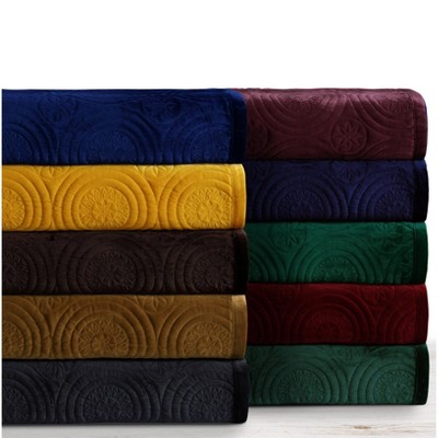 Plum Velvet Twin Quilt Set with Medallion Pattern