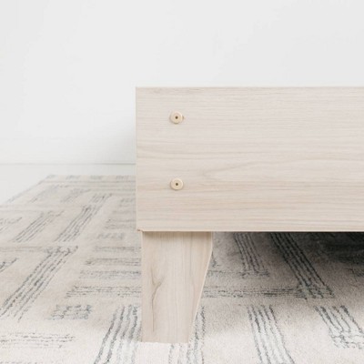 Socalle Queen Platform Bed with Clean Lines and Oak Grain Finish