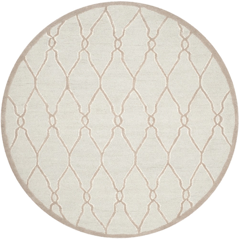 8' Quatrefoil Design Round Area Rug Light Gray/Ivory - Safavieh