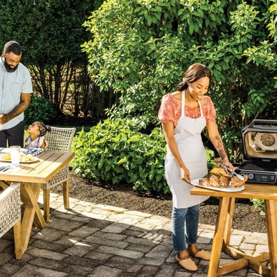 Ninja Woodfire Outdoor Grill &#38; Smoker, 7-in-1 Master Grill, BBQ Smoker and Air Fryer with Woodfire Technology - OG701_2