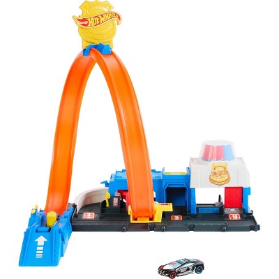 Hot Wheels City Super Police Station Playset with Police Toy Car & Adjustable Track Loop 1:64 Scale