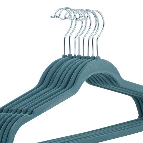 Pack of 60 velvet hangers - Matthews Auctioneers