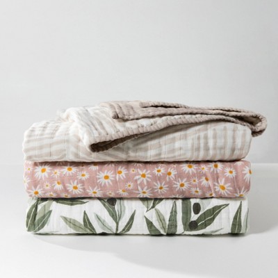 Blush Pink Organic Cotton Daisy Toddler Quilt