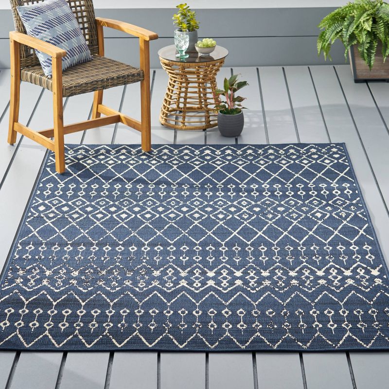 Dorvall Indoor/Outdoor Rug- Christopher Knight Home, 3 of 7