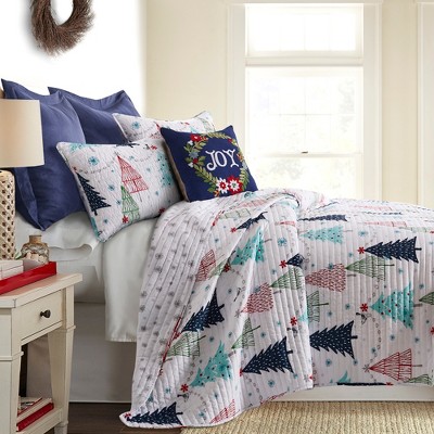 White Pine Reversible Full Quilt Set with Graphic Detail