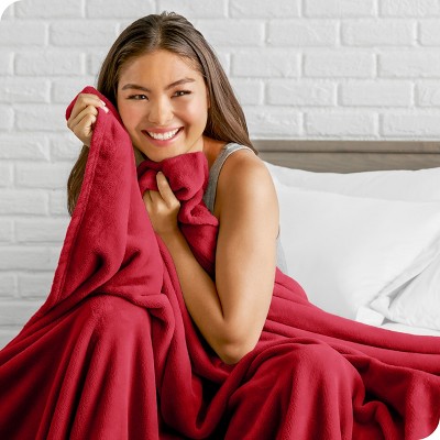 Luxurious King-Sized Red Microplush Fleece Throw Blanket