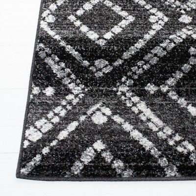 Adirondack Black Geometric Synthetic Area Rug 2'6" x 4'