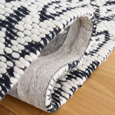 Elegant Ivory Wool Round Hand-Knotted Vermont Area Rug