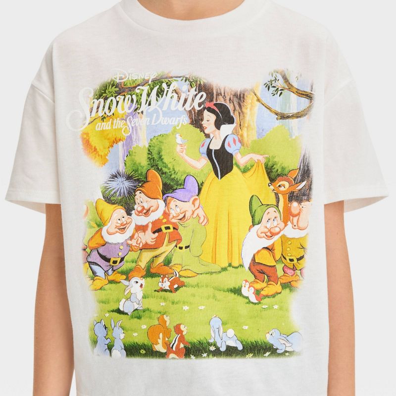 Girls&#39; Snow White Short Sleeve Graphic Cropped T-Shirt - Ivory, 2 of 4