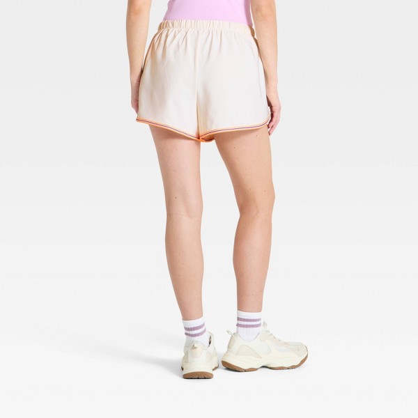 Shorts de 3" con Ribete de Contraste para Mujer - All In Motion™ 2