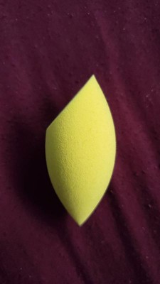  Miracle Concealer Sponge, Makeup Blending Sponge For Liquid  & Cream Concealer, Elongated Shape For Precise Application Under Eyes &  Tight Areas, Yellow Sponge, Latex-Free Foam, 1 Count