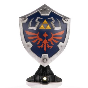 Dark Horse Comics The Legend of Zelda Breath of the Wild Hylian Shield Statue | Collector Edition - 1 of 4