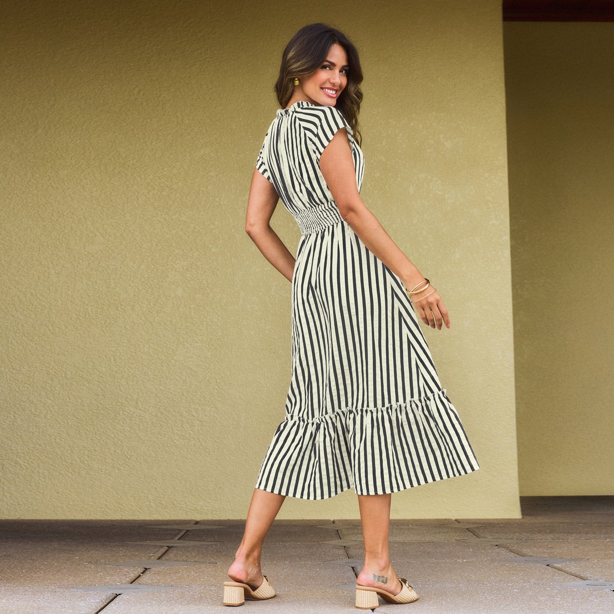 Женские платья Cupshe Women's Striped Maxi Dress with Waist Accentuation and Tiered Ruffles-M-Black — фото 2