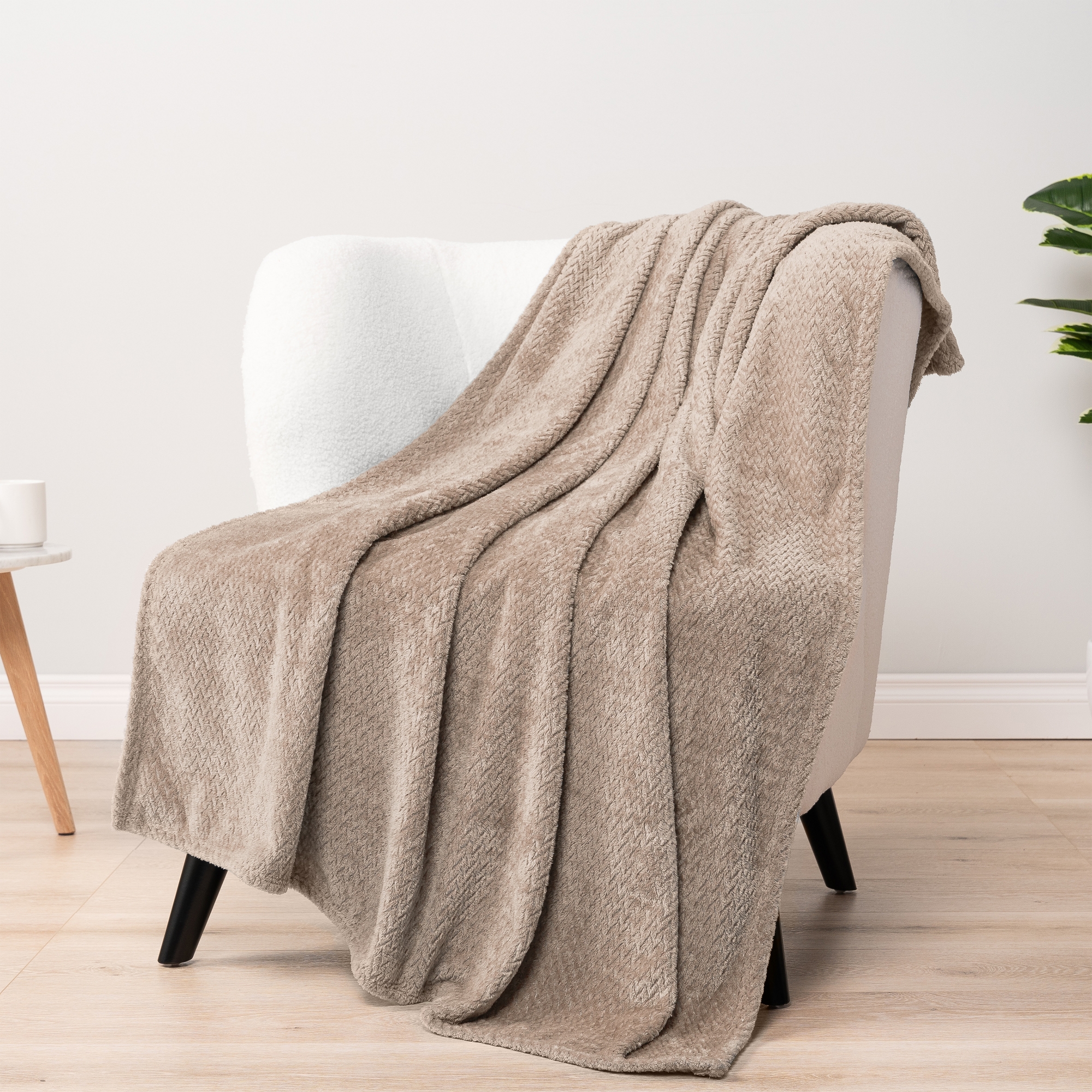 PAVILIA Lightweight Fleece Throw Blanket Taupe/Camel/Throw - 50x60