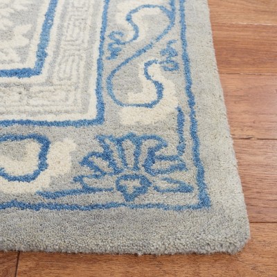 Gray and Ivory Handmade Wool 4' x 6' Area Rug