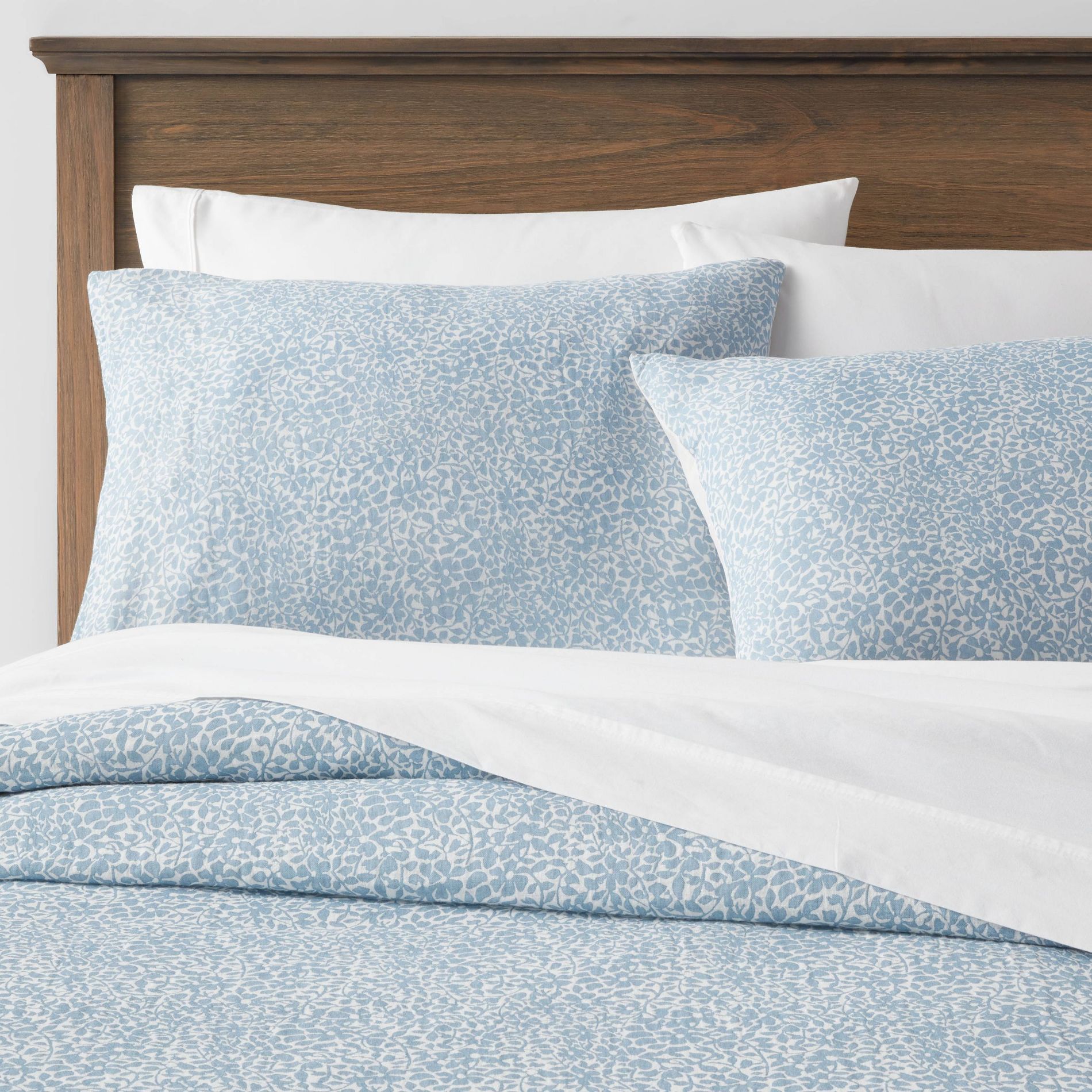 Full/Queen Traditional Floral Printed Cotton Duvet Cover & Sham Set Blue - Threshold™