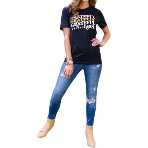 Women's Grateful Heart Graphic T-Shirt - 123 Amore - 1 of 4