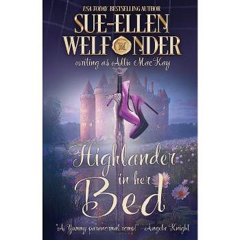 Highlander in Her Bed - by  Sue-Ellen Welfonder (Paperback)