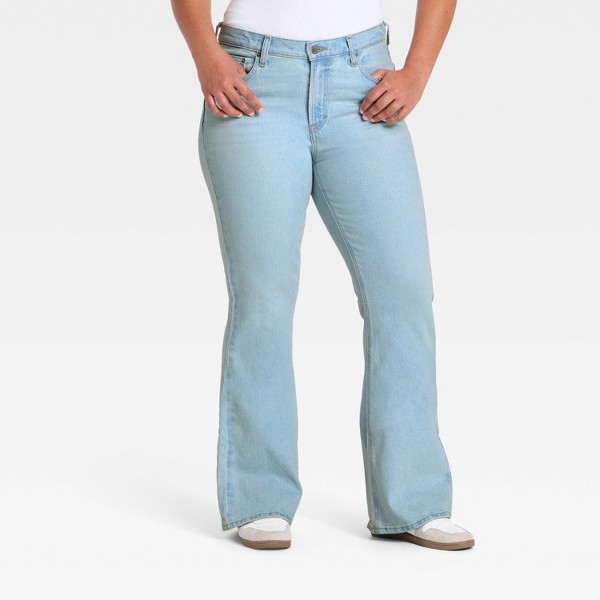 Jeans bootcut de tiro medio para mujer - Universal Thread™ 4