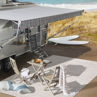 Ivory Geometric Synthetic Reversible 5x8 Area Rug