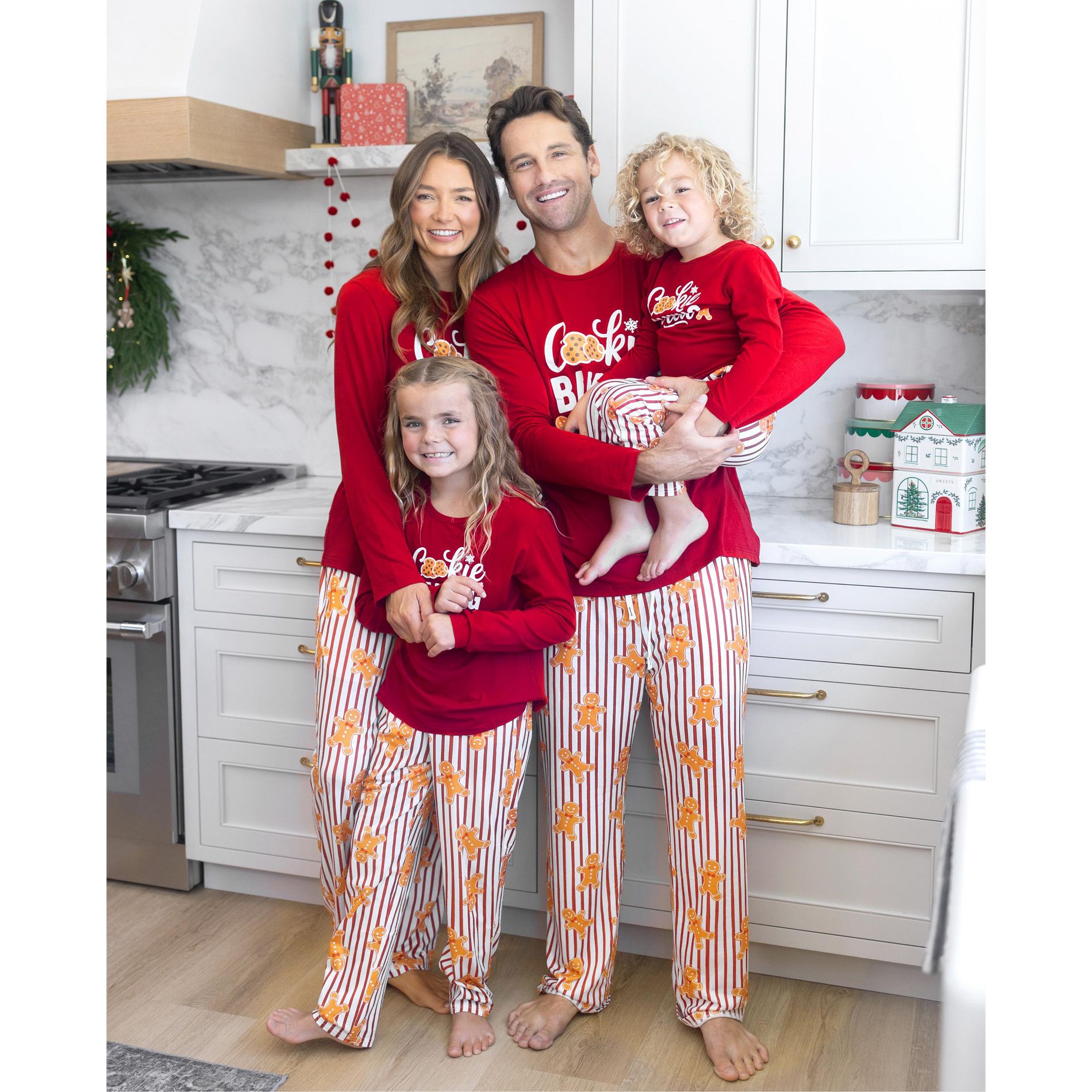 PatPat Family Matching Christmas Pajama Set – Red Cookie Baking Crew Gingerbread Print Sleepwear, Includes Dog Bandana