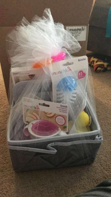 Munchkin Hello Baby Gift Basket, Great for Baby Showers, Includes 11 Baby  Products, Neutral 