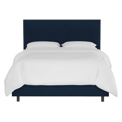 Queen Bella Nail Button Border Bed Navy Velvet with Pewter Nailbuttons - Skyline Furniture