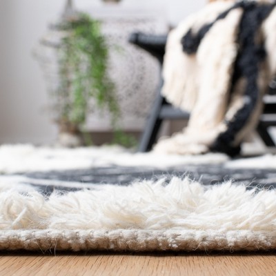 Ivory Elegance 4' x 6' Hand-Tufted Wool Area Rug
