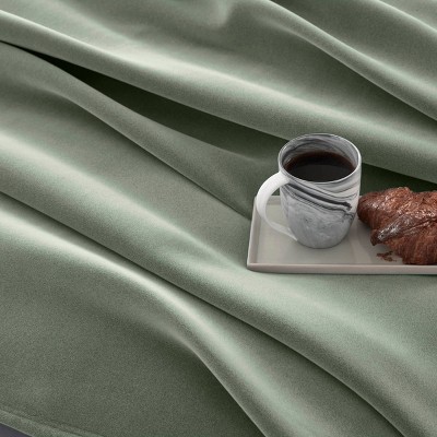 Luxurious Moss Green Fleece Full/Queen Blanket - Lightweight and Reversible