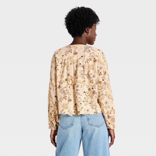 Blusa de Manga Larga con Escote en V y Botones, Borde Festoneado para Mujer - Universal Thread™ 2