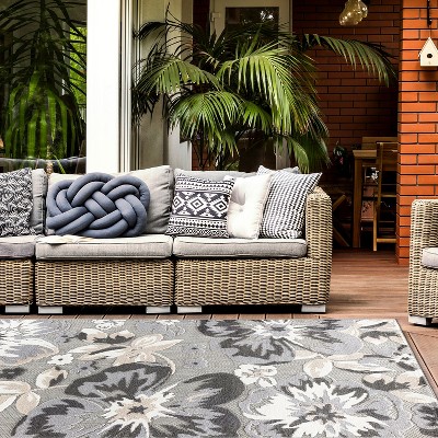 Gray Floral Synthetic 5' x 7' Indoor/Outdoor Area Rug