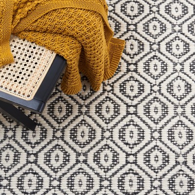 Elegant Marbella Hand-Woven Black/Ivory Wool Blend 3' x 5' Area Rug