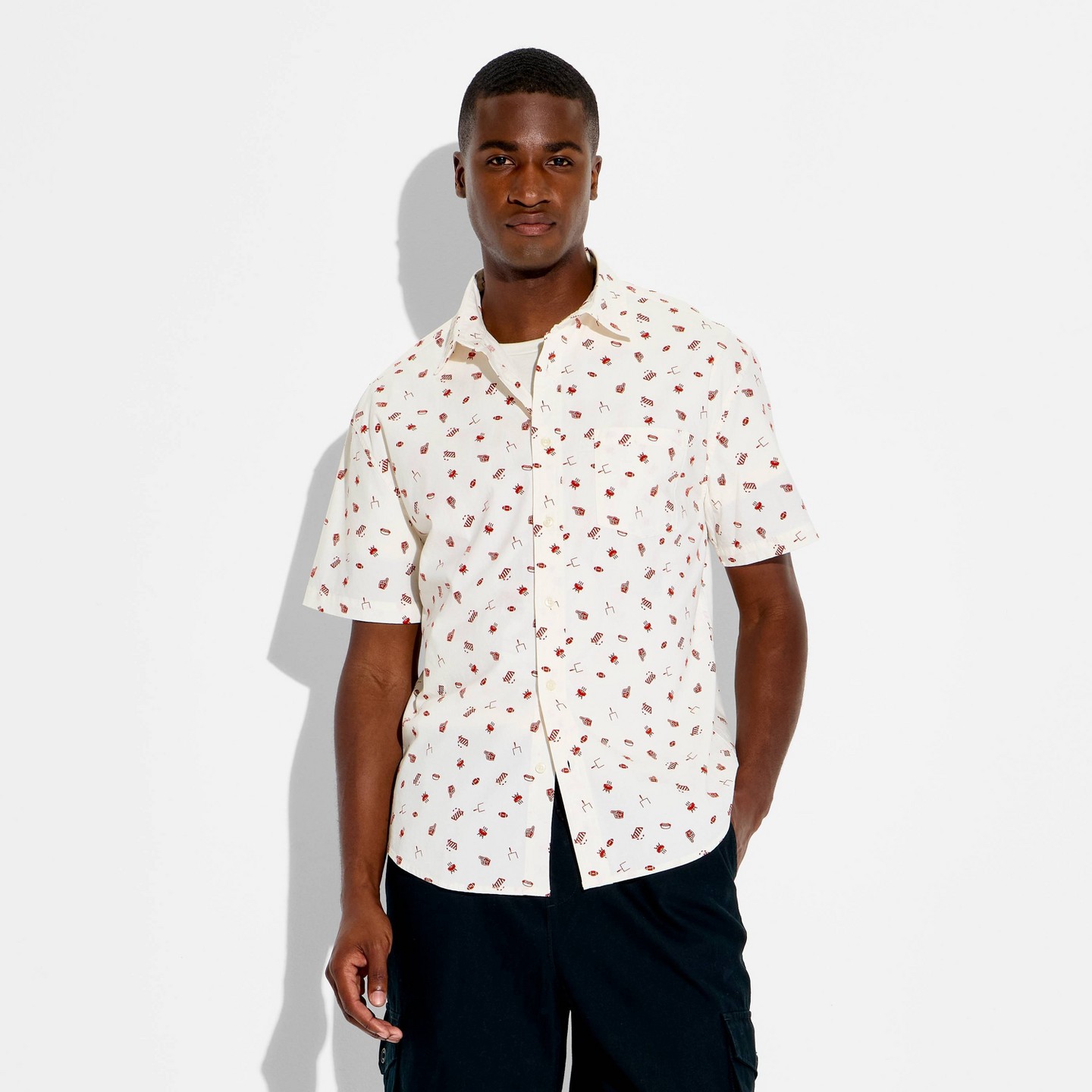 Мужская рубашка Goodfellow & Co Game Day Full Button Tailgate Print Camp, цвет: Красный — фото 2