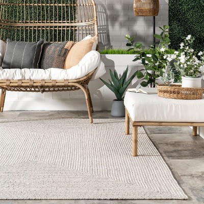 Handmade Ivory Braided 4' x 6' Oval Synthetic Area Rug