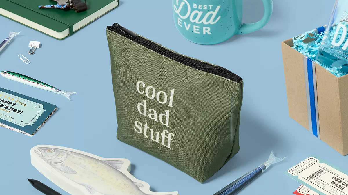Collection of Father's Day items for Dads. Such as mugs, pens, Lindt chocolates and bose headphones.