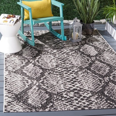 Courtyard Gray 53" Synthetic Easy-Care Indoor/Outdoor Rug